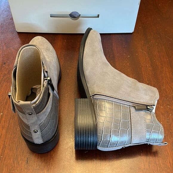 Bandolino light gray side buckle zipped booties Size 8.5 M NIB - Picture 4 of 9